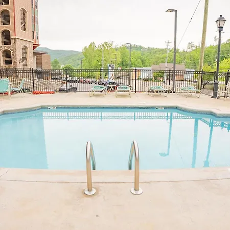 Luxurious Condo, Pool, Fireplace, Hiking Gatlinburg Exterior photo