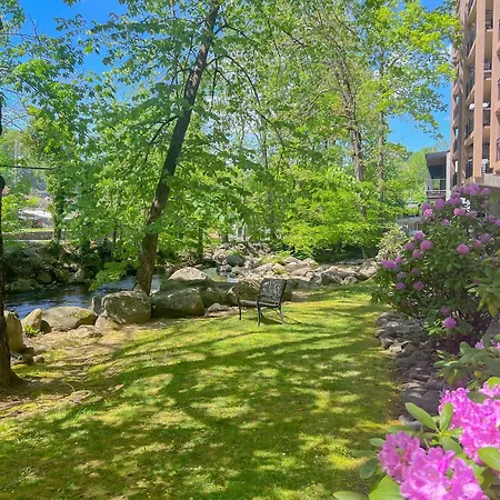 Luxurious Condo, Pool, Fireplace, Hiking Gatlinburg Exterior photo