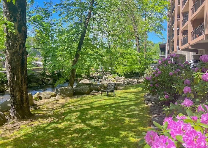 Luxurious Condo, Pool, Fireplace, Hiking
