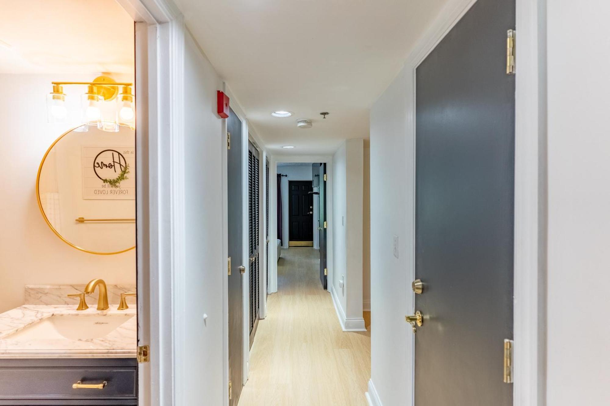 Luxurious Condo, Pool, Fireplace, Hiking Hébergement de vacances