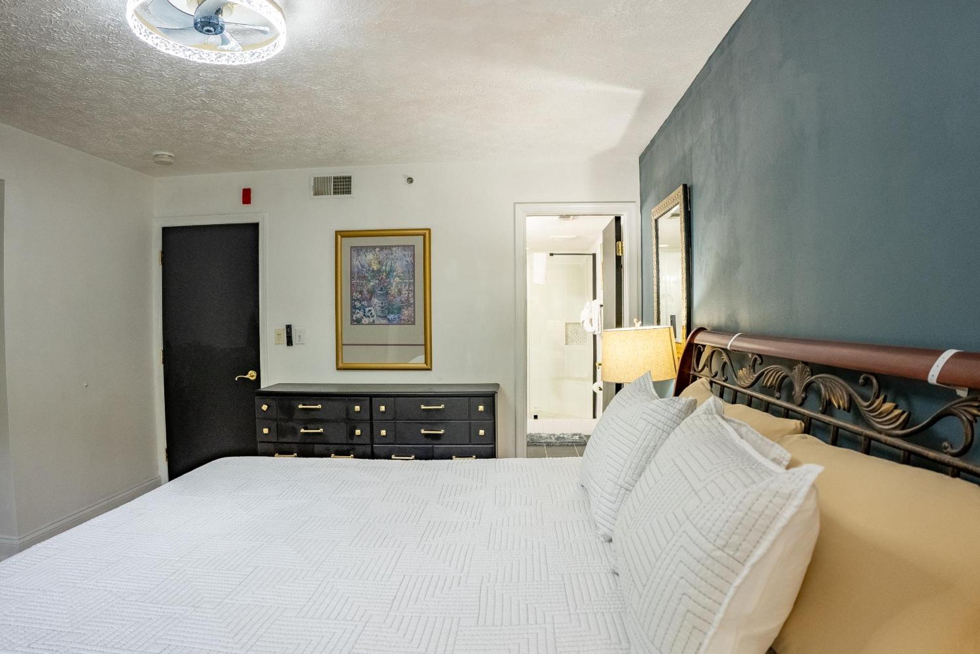 Luxurious Condo, Pool, Fireplace, Hiking Hébergement de vacances