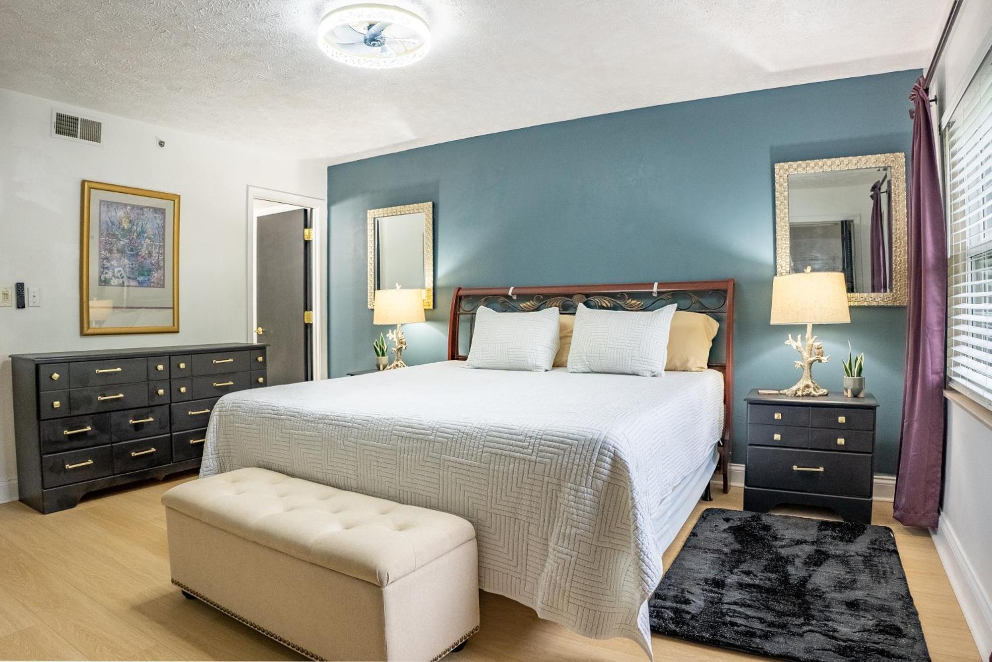 Luxurious Condo, Pool, Fireplace, Hiking Gatlinburg