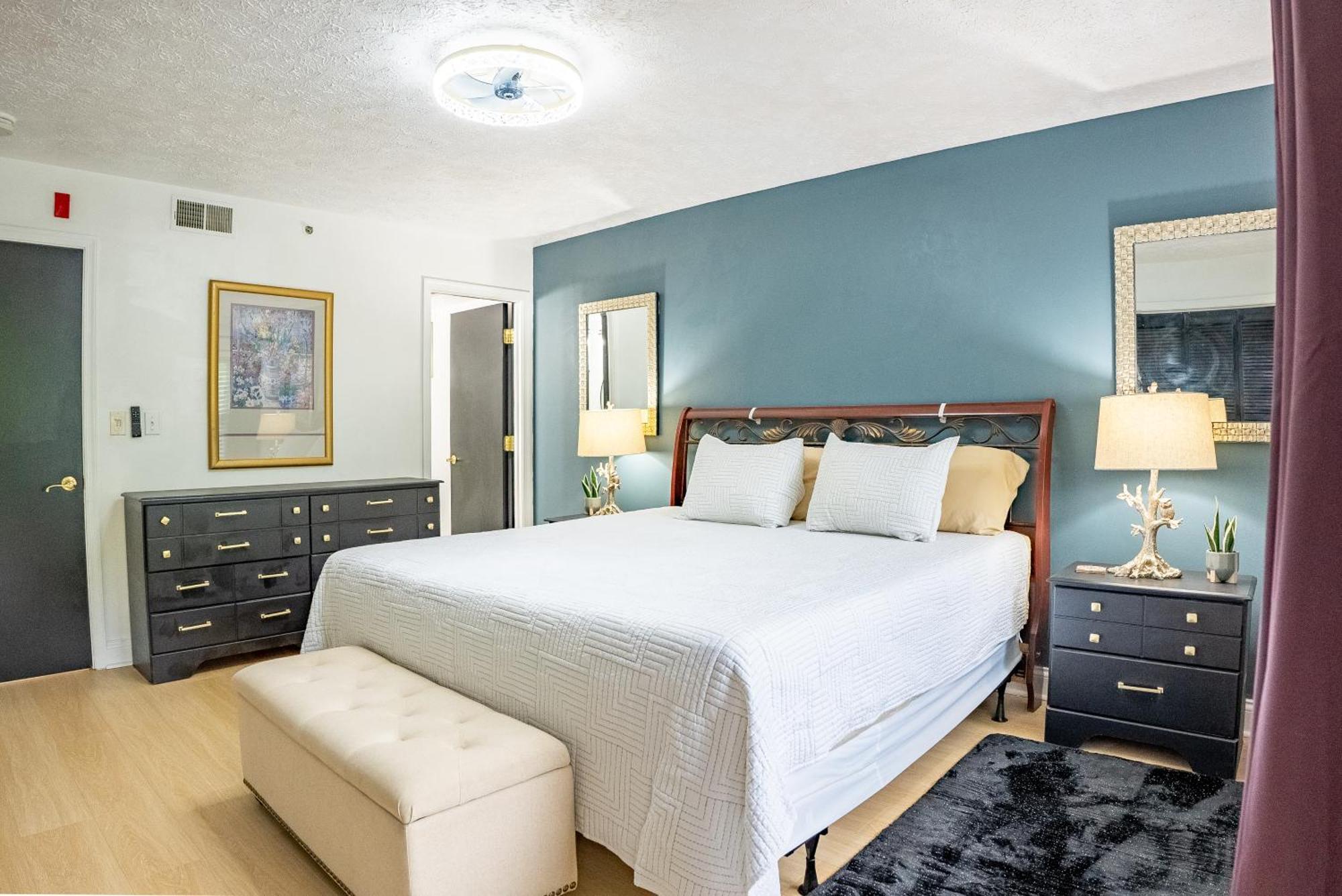 Luxurious Condo, Pool, Fireplace, Hiking * Gatlinburg