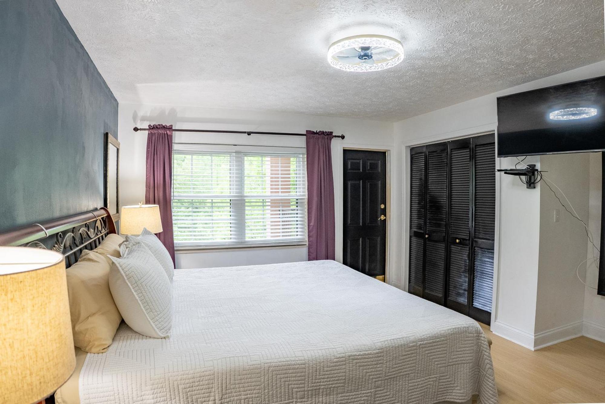 Luxurious Condo, Pool, Fireplace, Hiking Hébergement de vacances