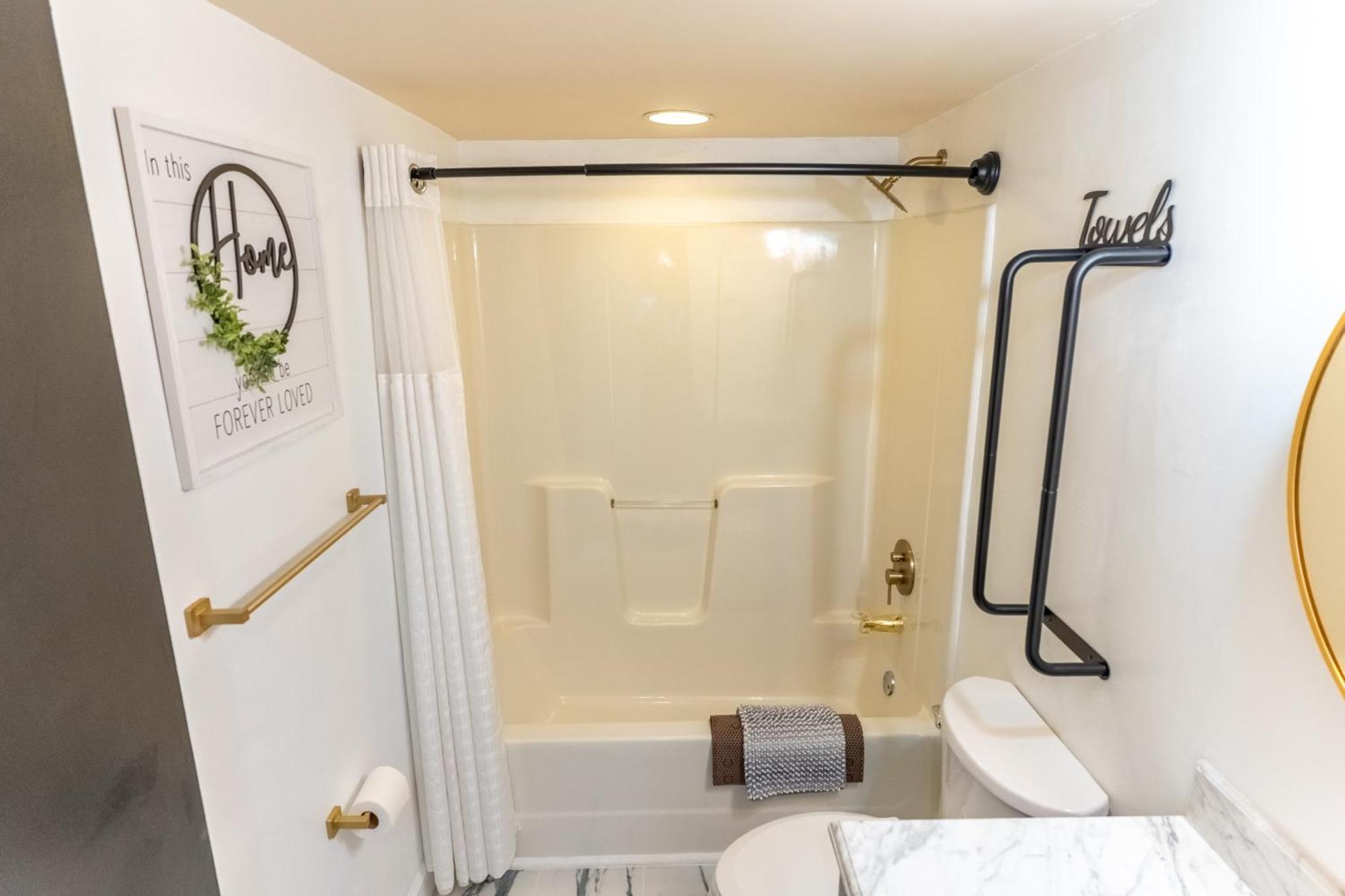 Luxurious Condo, Pool, Fireplace, Hiking Hébergement de vacances Gatlinburg