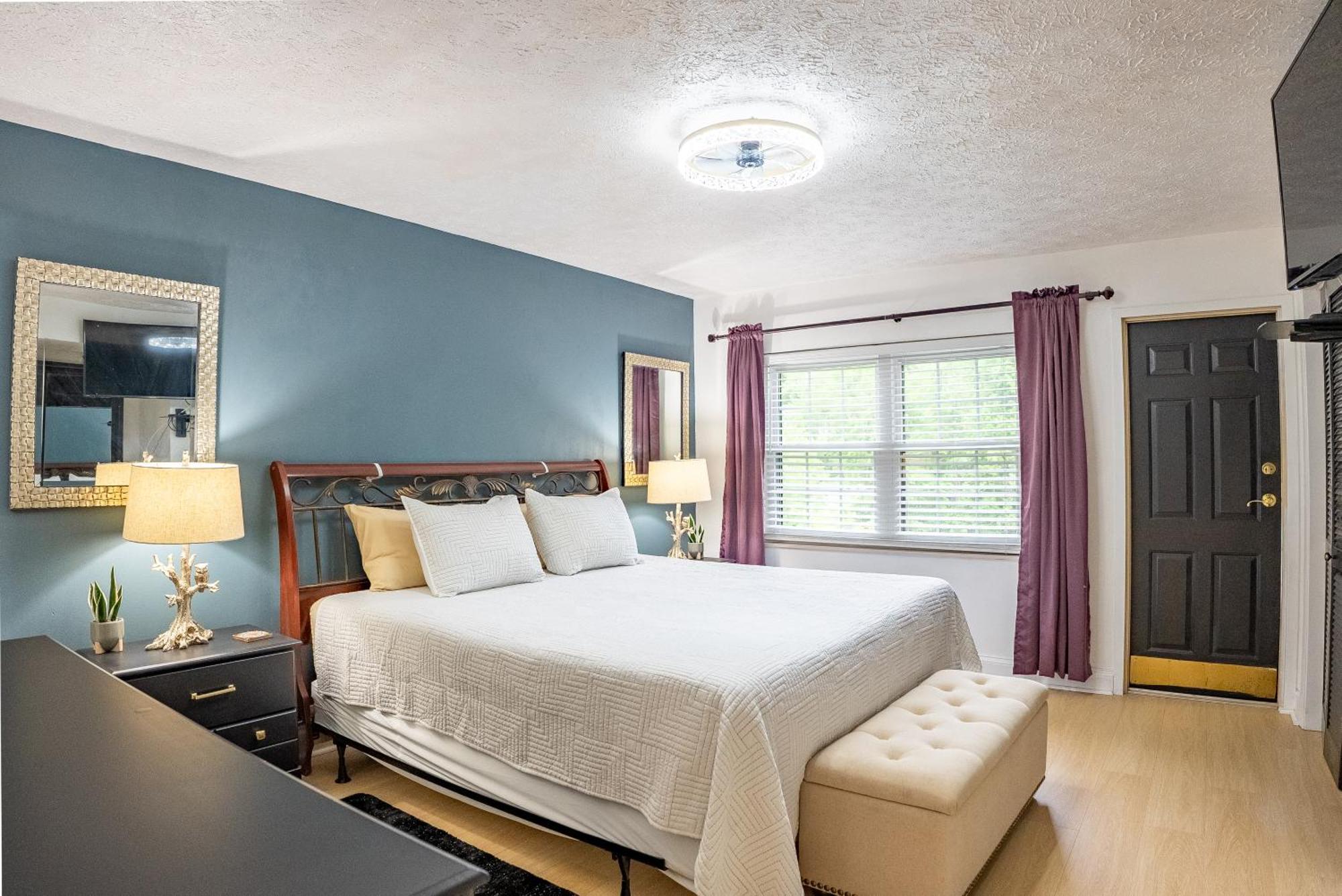 Luxurious Condo, Pool, Fireplace, Hiking Hébergement de vacances