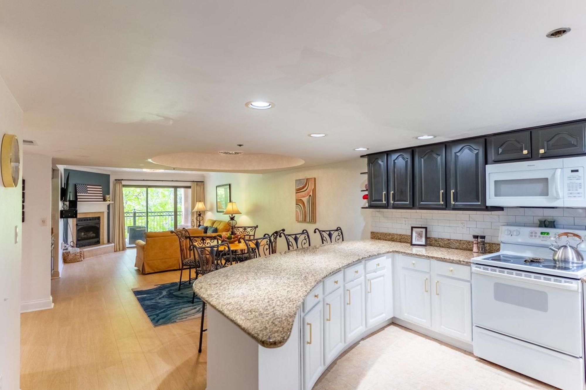 Luxurious Condo, Pool, Fireplace, Hiking Hébergement de vacances Gatlinburg