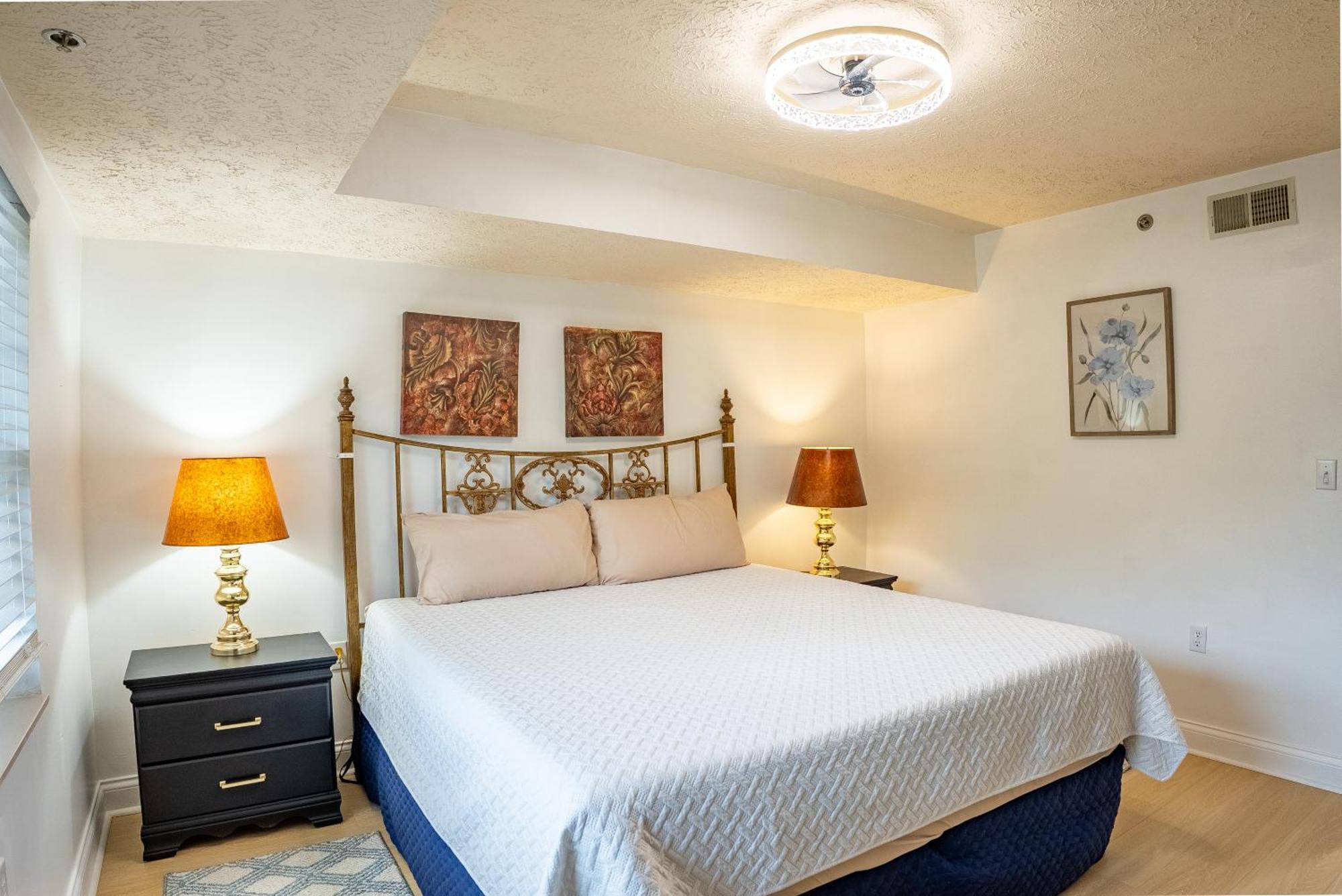Luxurious Condo, Pool, Fireplace, Hiking Hébergement de vacances