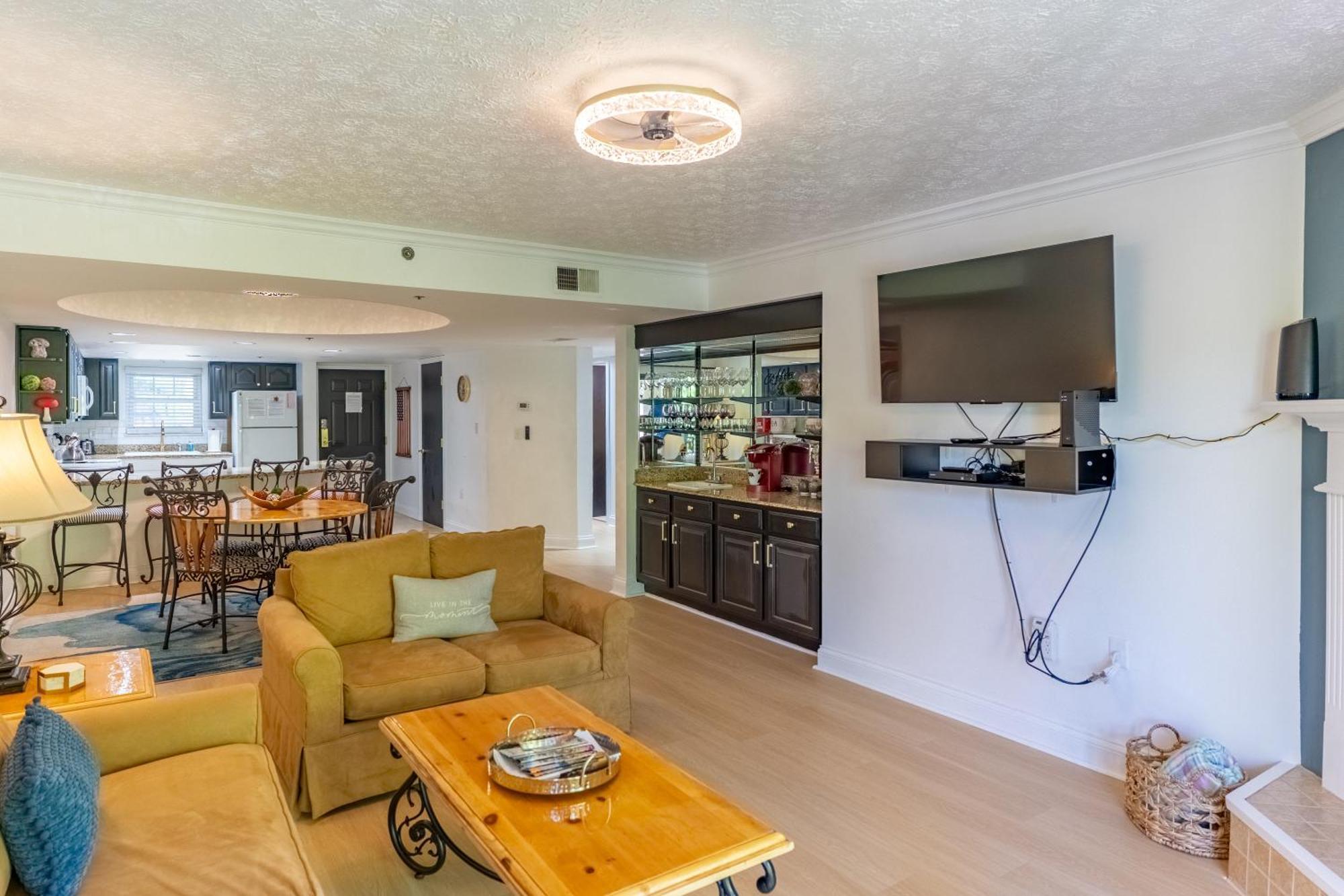 Luxurious Condo, Pool, Fireplace, Hiking Hébergement de vacances *