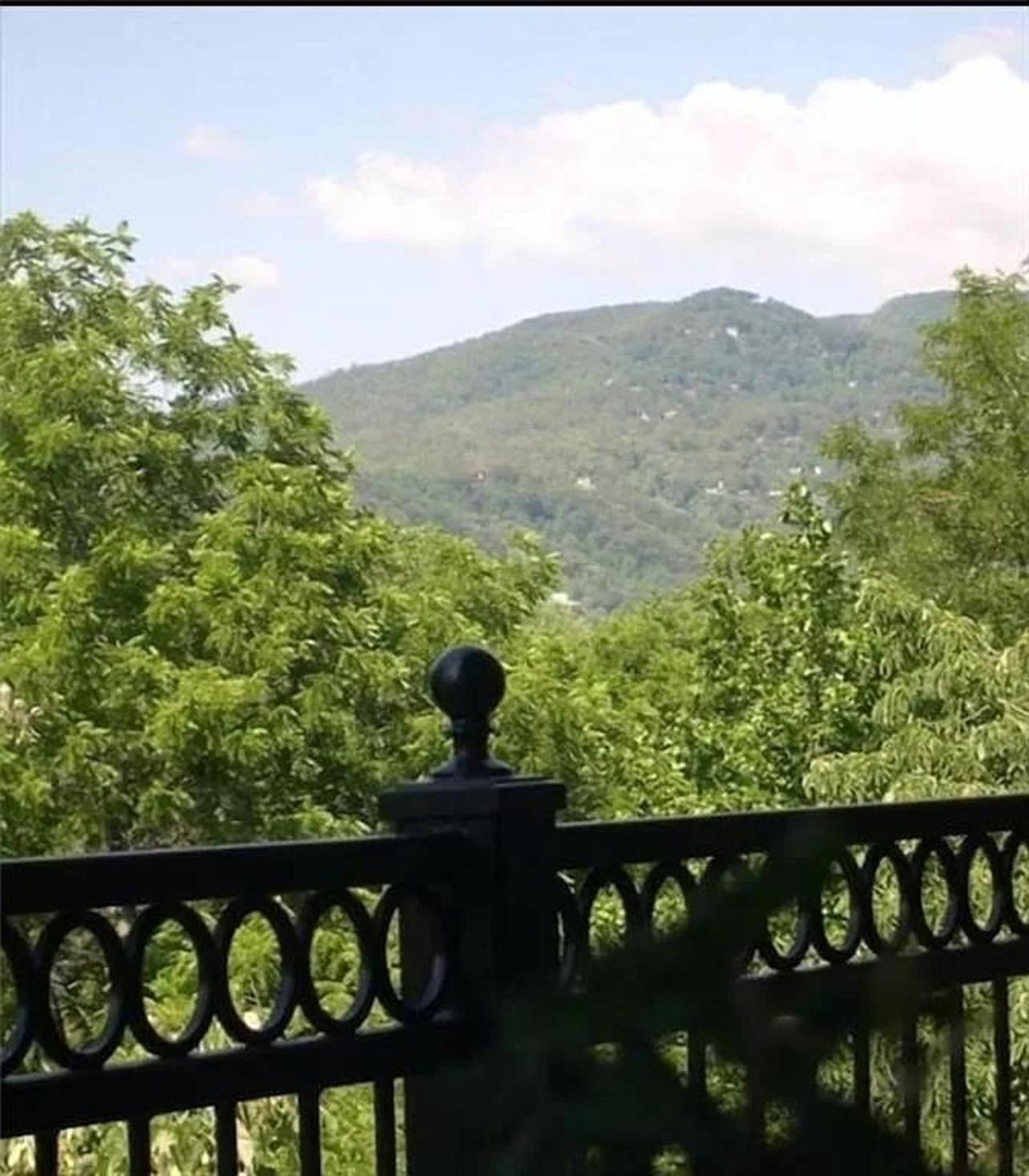 Luxurious Condo, Pool, Fireplace, Hiking Hébergement de vacances Gatlinburg